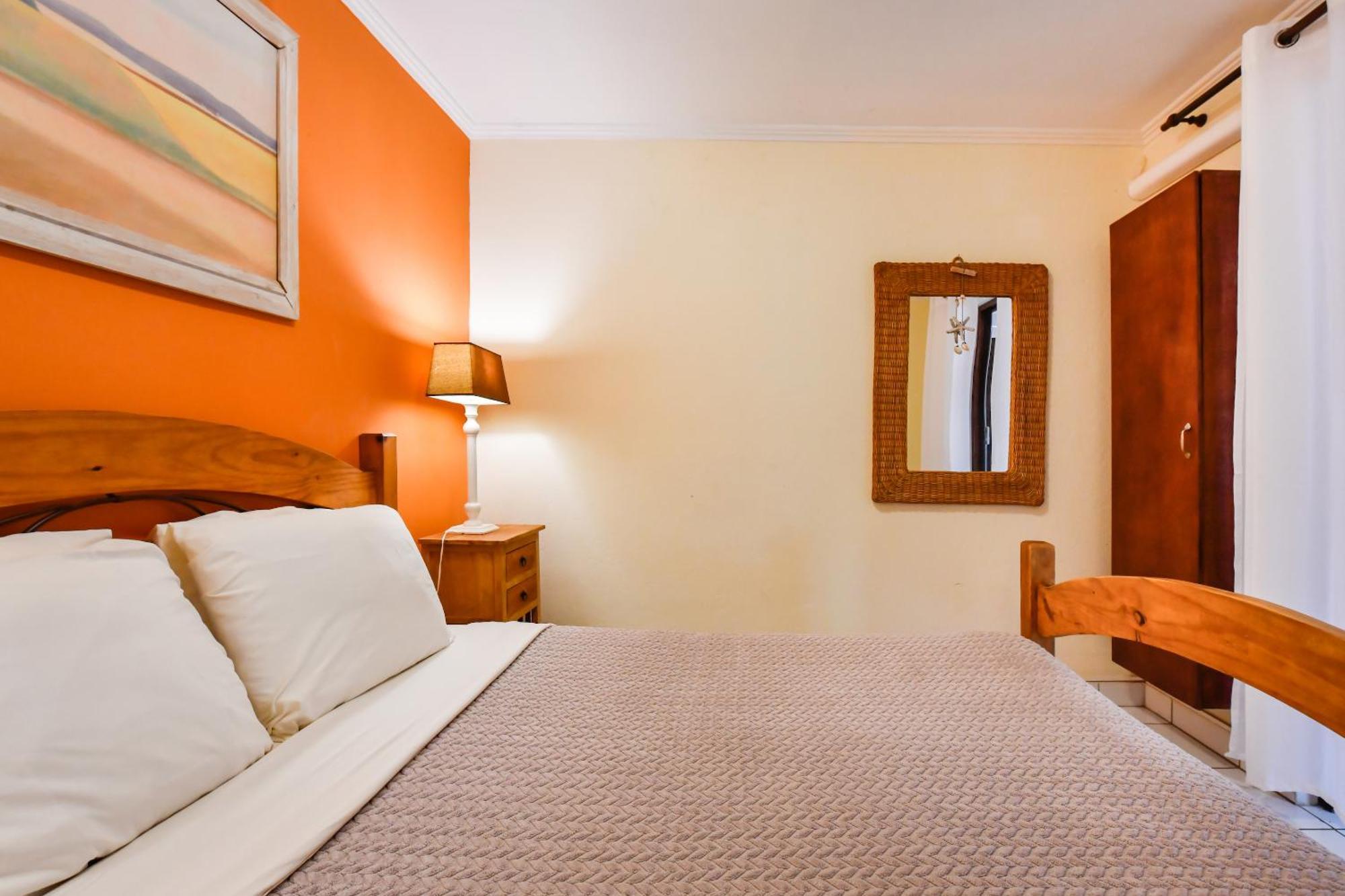 Brisas Studio Apartments (Adults Only) Palm Beach Luaran gambar