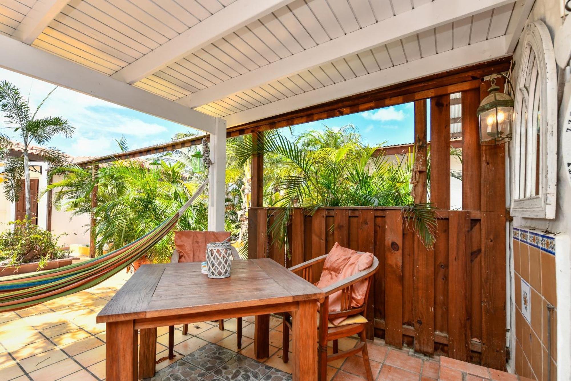 Brisas Studio Apartments (Adults Only) Palm Beach Luaran gambar