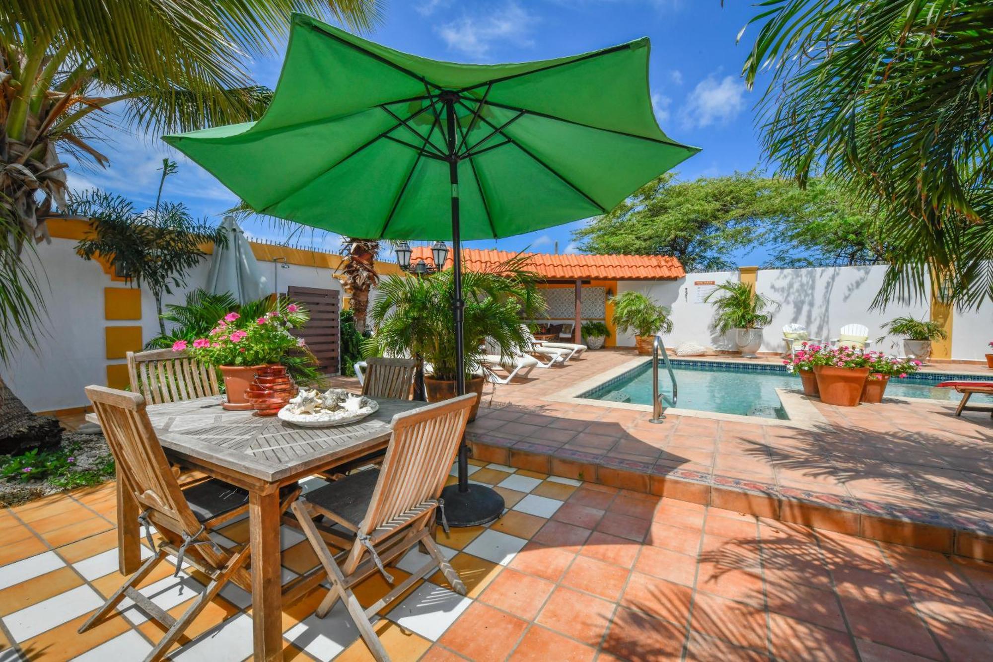 Brisas Studio Apartments (Adults Only) Palm Beach Luaran gambar