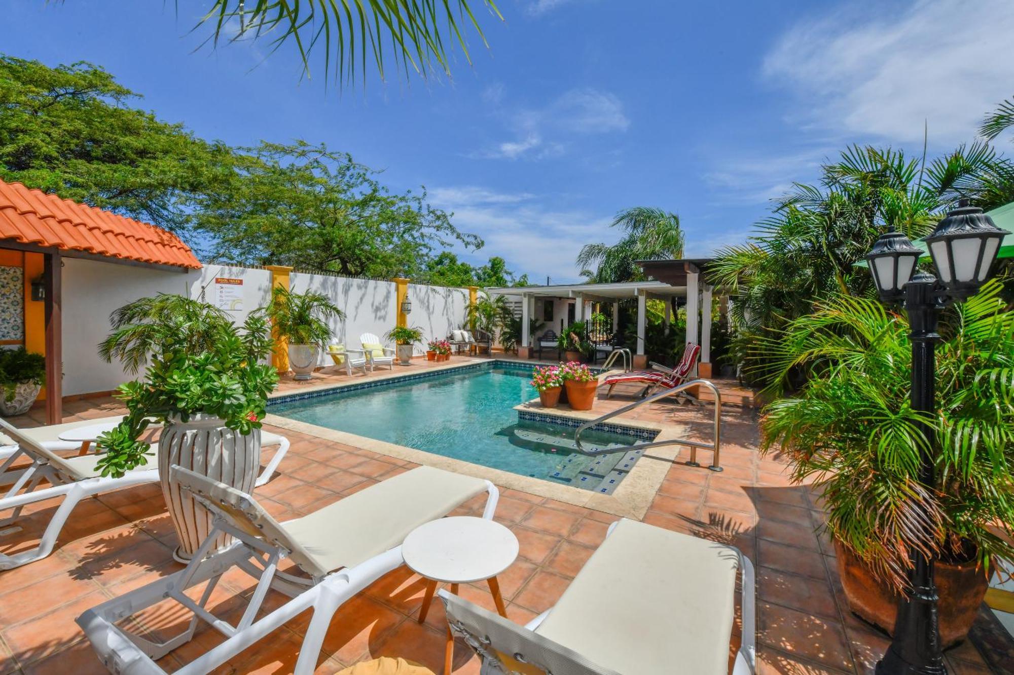 Brisas Studio Apartments (Adults Only) Palm Beach Luaran gambar