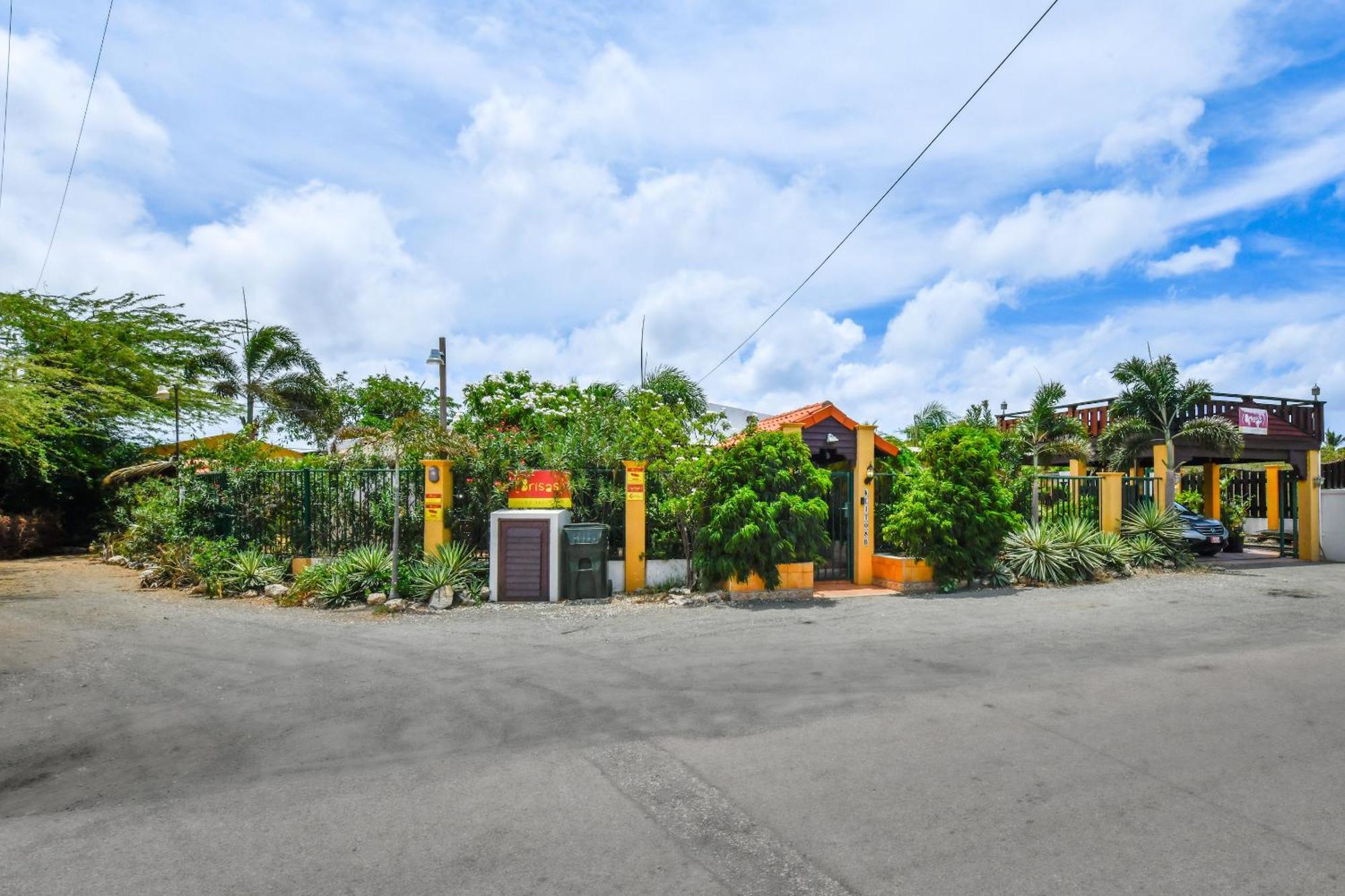 Brisas Studio Apartments (Adults Only) Palm Beach Luaran gambar