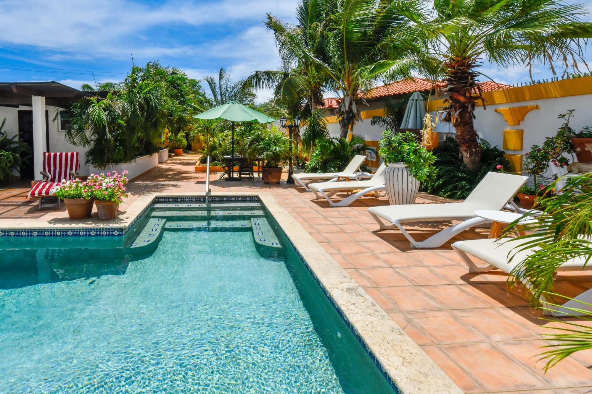 Brisas Studio Apartments (Adults Only) Palm Beach Luaran gambar