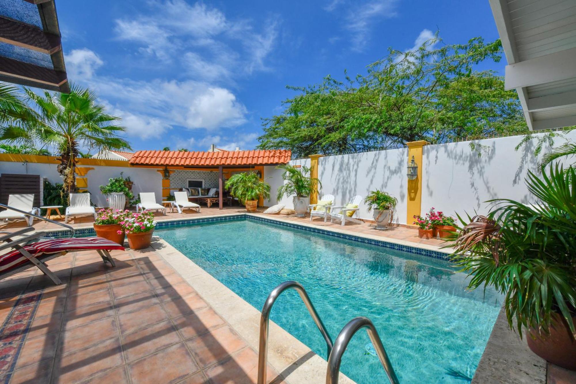 Brisas Studio Apartments (Adults Only) Palm Beach Luaran gambar