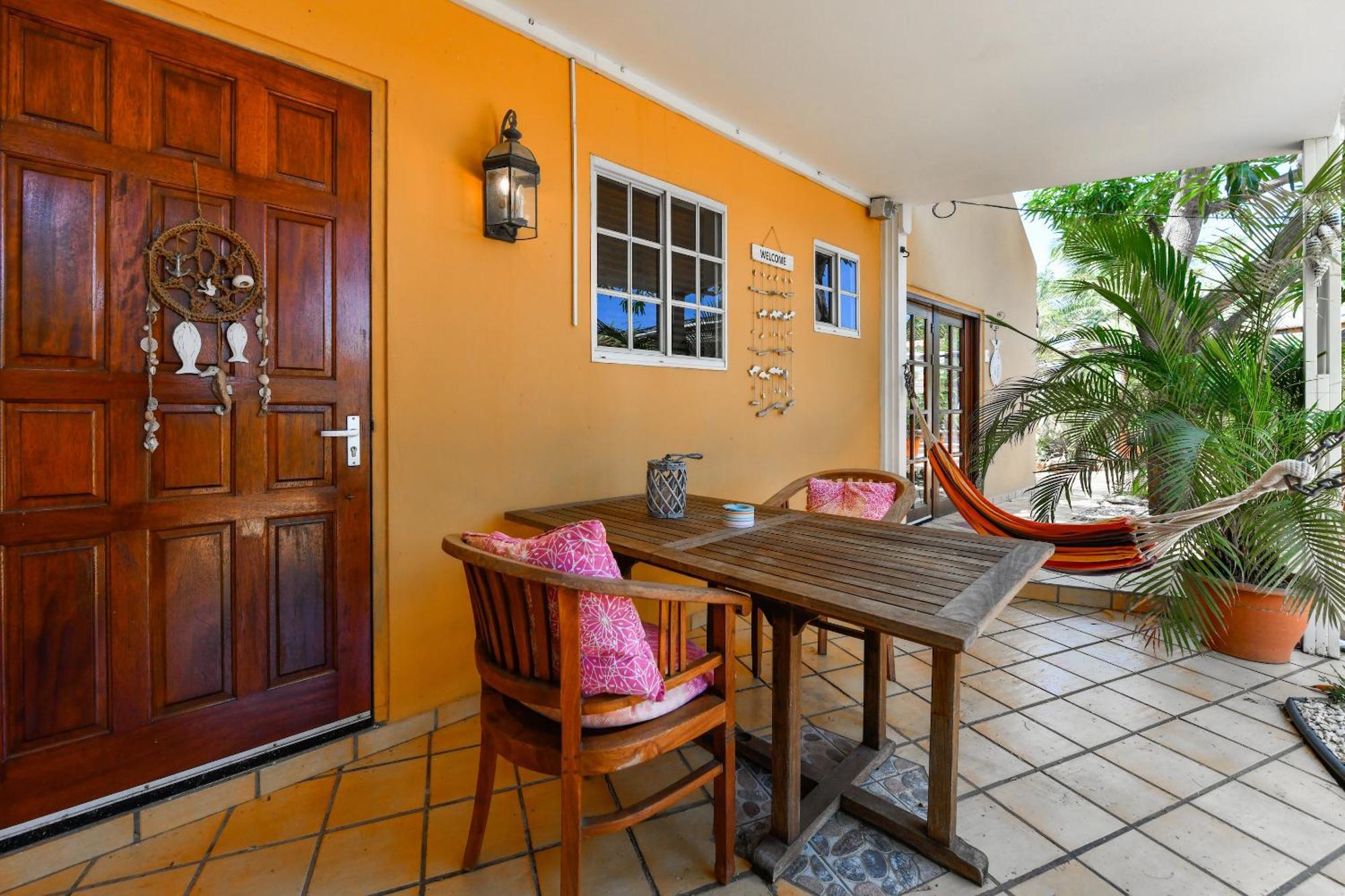 Brisas Studio Apartments (Adults Only) Palm Beach Luaran gambar
