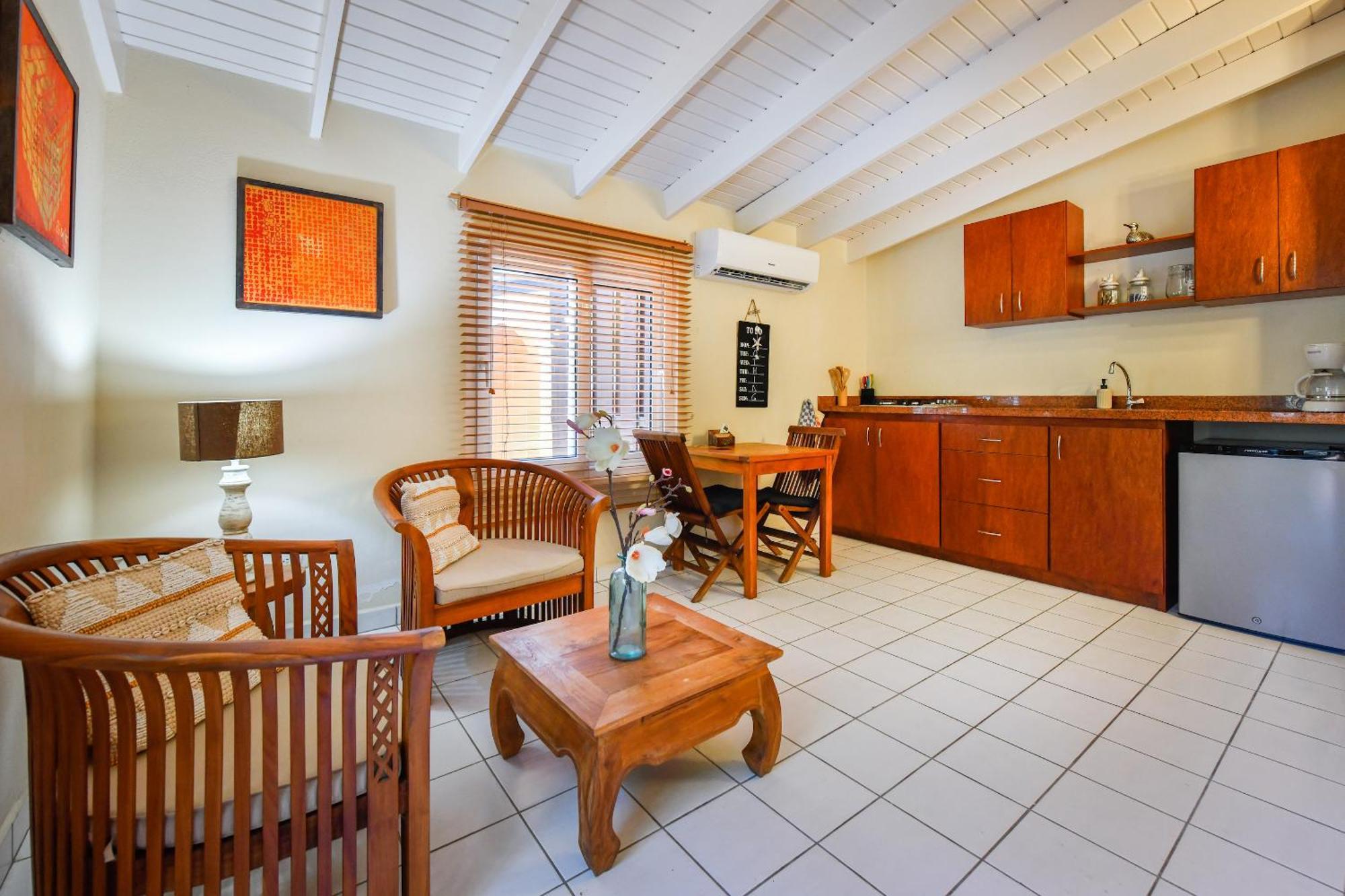 Brisas Studio Apartments (Adults Only) Palm Beach Luaran gambar