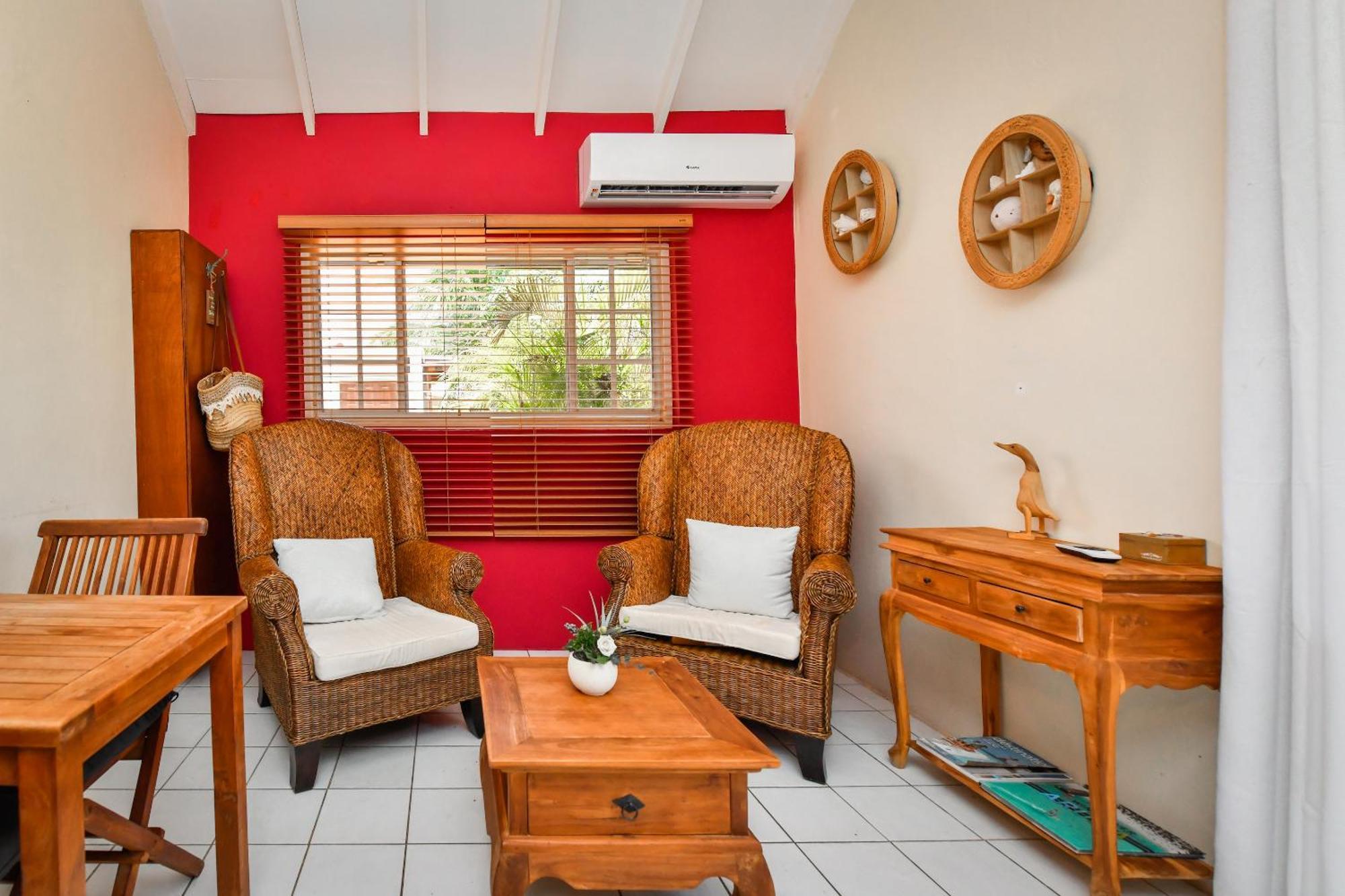 Brisas Studio Apartments (Adults Only) Palm Beach Luaran gambar