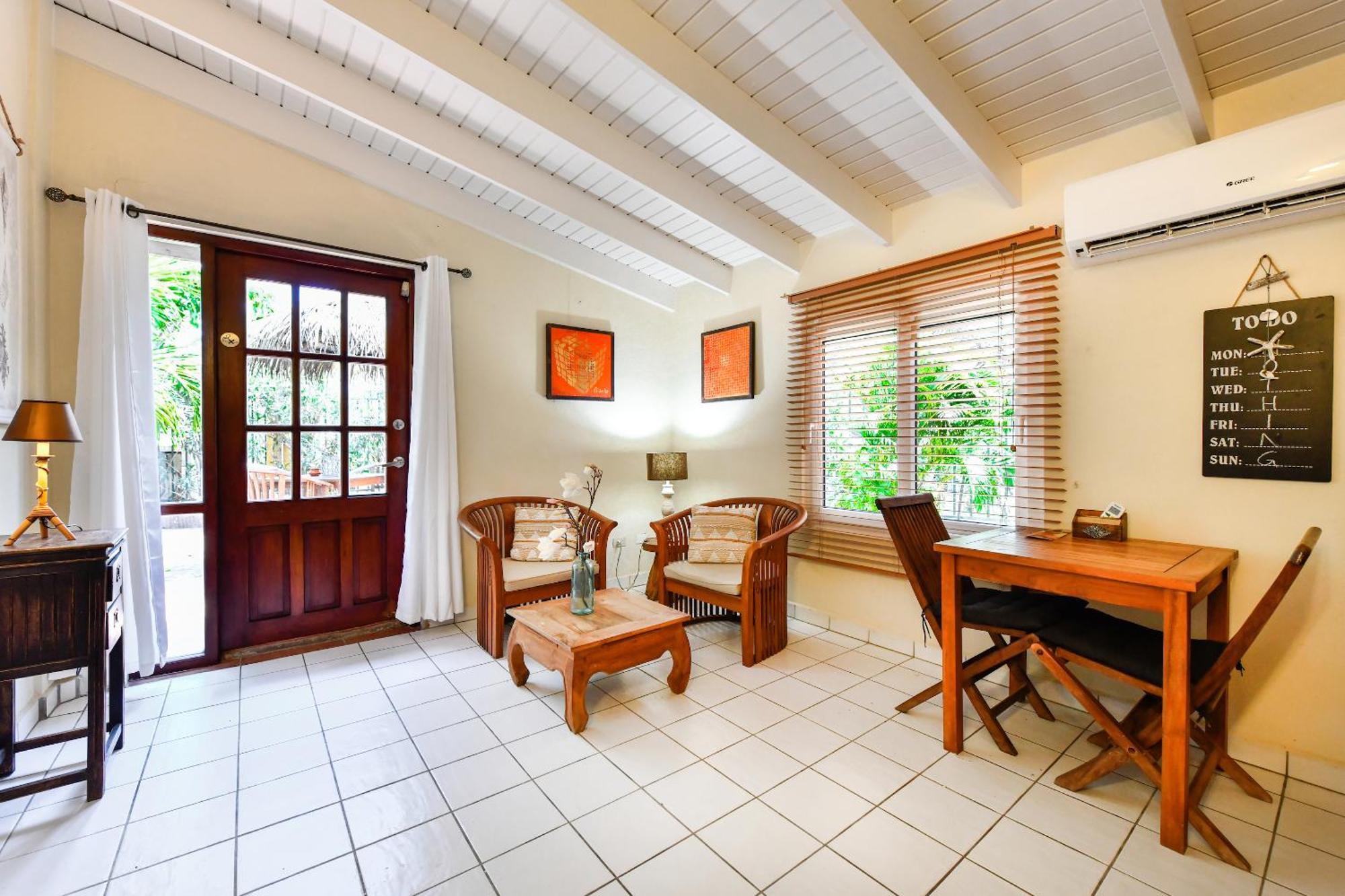 Brisas Studio Apartments (Adults Only) Palm Beach Luaran gambar