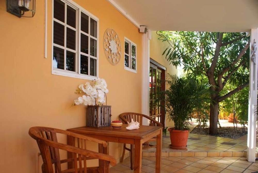 Brisas Studio Apartments (Adults Only) Palm Beach Luaran gambar