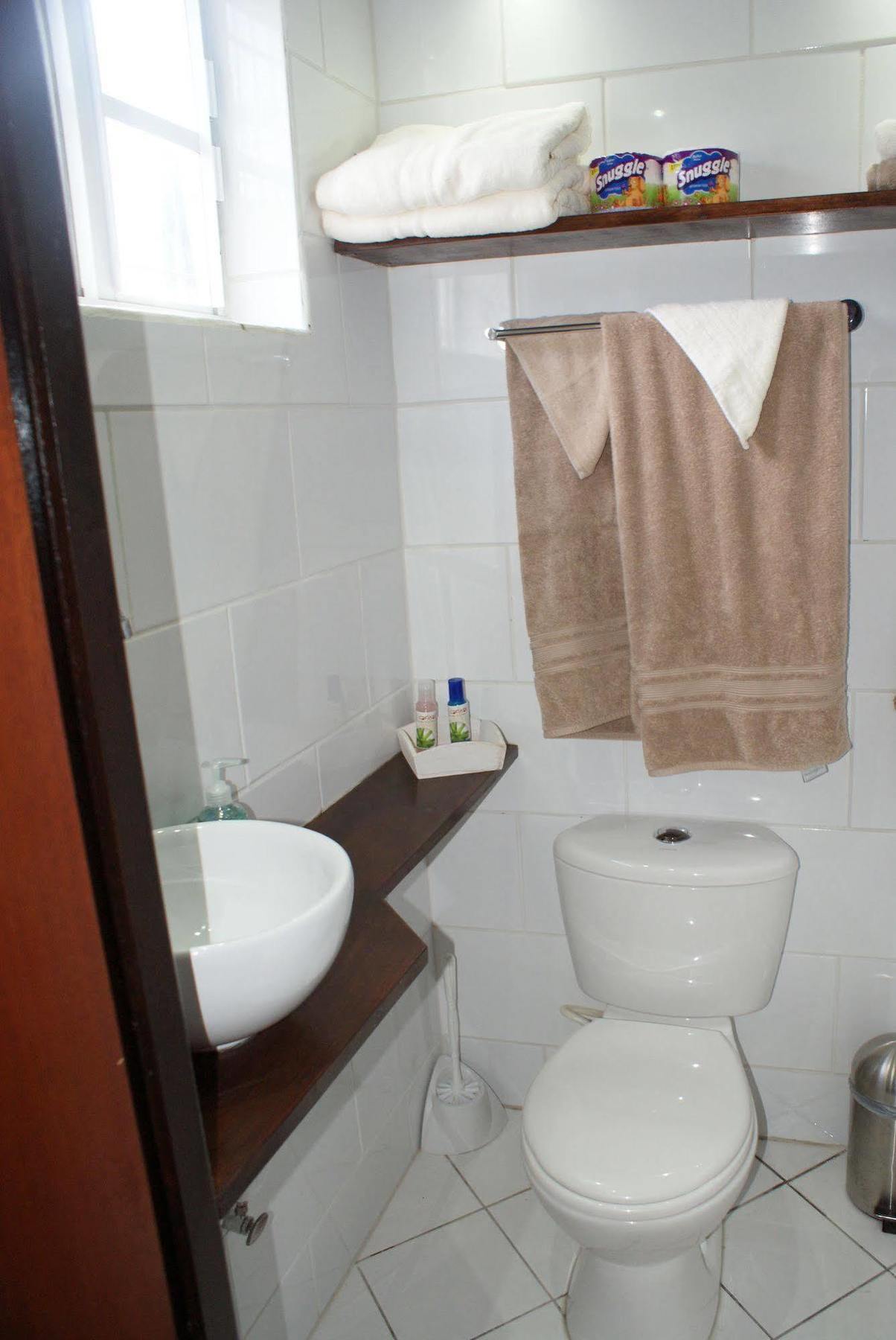 Brisas Studio Apartments (Adults Only) Palm Beach Luaran gambar