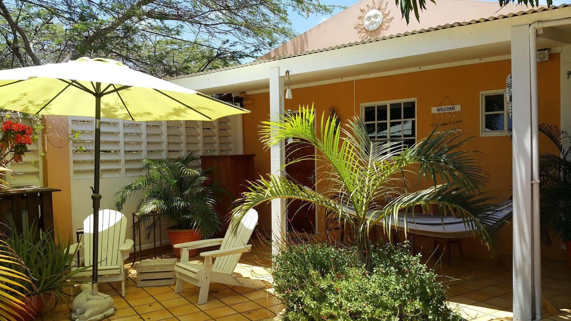 Brisas Studio Apartments (Adults Only) Palm Beach Luaran gambar